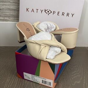 New Katy Perry Twisted cream sandal size 7.5